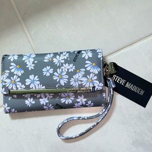 Steve Madden Daisy Print Gray Trifold Wallet